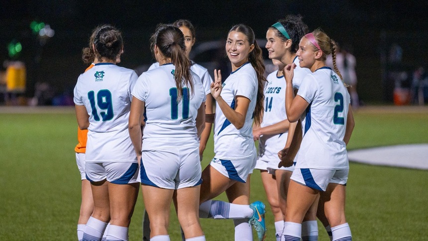 MIDDLESEX COLLEGE SEEKS WOMEN'S SOCCER PLAYERS